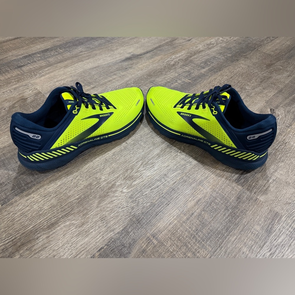 Brooks Adrenaline GTS 22 Road Running Sneakers- Glow Green/Navy, Men’s 11.5D